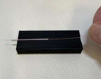 Værktøj for isætning af fiber i LISA splidsesøm